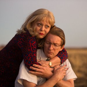 Goldstone - Dove i mondi si scontrano: Jacki Weaver e David Wenham in una scena del film