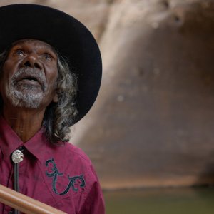 Goldstone - Dove i mondi si scontrano: David Gulpilil in una scena del film