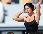 Monica Bellucci su Instagram in costume: la foto accende l'estate
