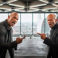 Fast & Furious - Hobbs &  Shaw: una scena del film con Jason Statham, Dwayne Johnson