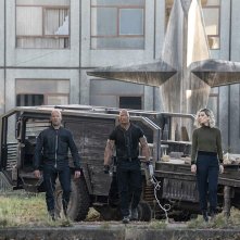 Fast & Furious - Hobbs &  Shaw: Jason Statham con Vanessa Kirby e  Dwayne Johnson in una scena