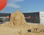 It: Capitolo 2, la scultura di sabbia di Pennywise sulle spiagge italiane!
