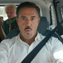 José Garcia in una scena di Una famiglia senza freni