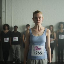 Teen Spirit - A un passo dal sogno: Elle Fanning  durante una scena del film