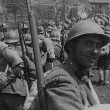 Scherza con i fanti: un'immagine del film