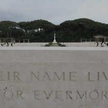 Scherza con i fanti: una scena del film