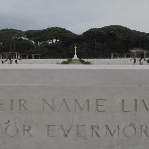 Scherza con i fanti: una scena del film