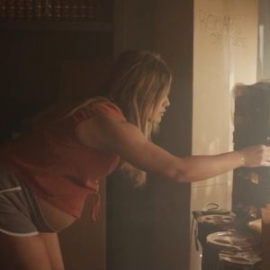 Hilary Duff in una scena di Sharon Tate - Tra incubo e realtà