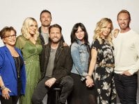 BH90210 1X01, la recensione di The Reunion: realtà e nostalgia nel reboot di Beverly Hills, 90210