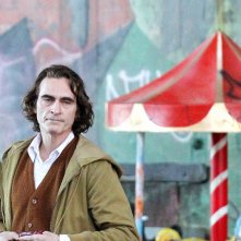 Joker: una scena del film con Joaquin Phoenix