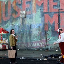 Joker: Joaquin Phoenix e Glenn Fleshler in una scena