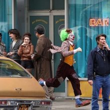 Joker: Joaquin Phoenix in una scena
