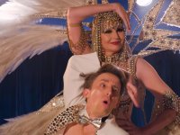 Glow 3: Geena Davis quasi nuda a 63 anni in una scena memorabile della serie Netflix