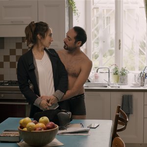 L'ospite: Daniele Parisi insieme a Silvia D'Amico in una scena del film