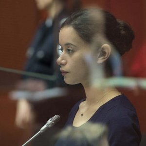 The Girl with a Bracelet, Melissa Guers in una scena