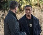 Backtrace, la recensione: Stallone a caccia di Modine, criminale senza memoria