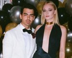 Sophie Turner, al compleanno di Joe Jonas è una Bond girl: che spacco letale!