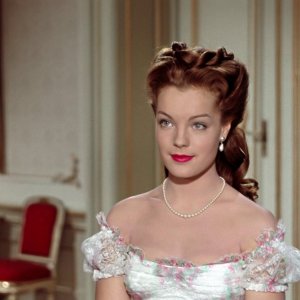 Romy Schneider in una scena di Sissi, la giovane imperatrice