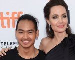 Angelina Jolie quasi in lacrime: 'Lascio mio figlio oggi e vado via' (video)