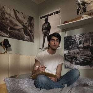 Blinded By the Light: Viveik Kalra in una sequenza del film