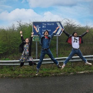 Blinded By the Light: Nell Williams, Aaron Phagura, Viveik Kalra in  una scena del film