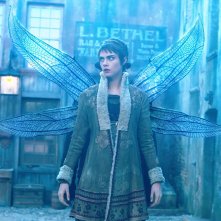 Carnival Row: una scena della serie con Cara Delevingne