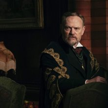 Carnival Row: Jared Harris in una scena della serie