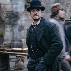 Carnival Row: Orlando Bloom durante una scena della serie