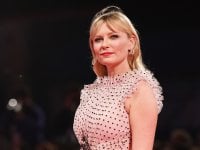 Kirsten Dunst sul bacio a Brad Pitt dato a 11 anni: 'Mi fece schifo'