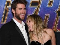 Miley Cyrus: 'Licenziata da Hotel Transylvania per la torta di Liam Hemsworth a forma di pene'