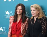 Le verità: Catherine Deneuve e Juliette Binoche aprono Venezia 2019 nel segno di Koreeda