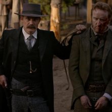 Deadwood - Il Film: Timothy Olyphant durante una scena del film