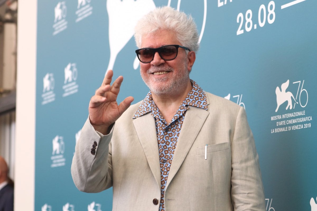 Pedro Almodóvar parla del suo ultimo film: "un giorno mi sono nascosto in bagno per piangere"