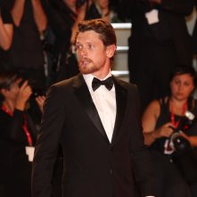 Venezia 2019: Jack O'Connell sul red carpet di Seberg