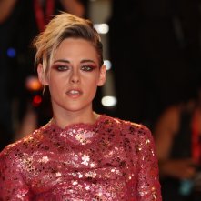 Venezia 2019: Kristen Stewart sul red carpet di Seberg