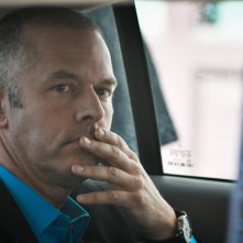 Adults in the Room: un primo piano di Christos Loulis