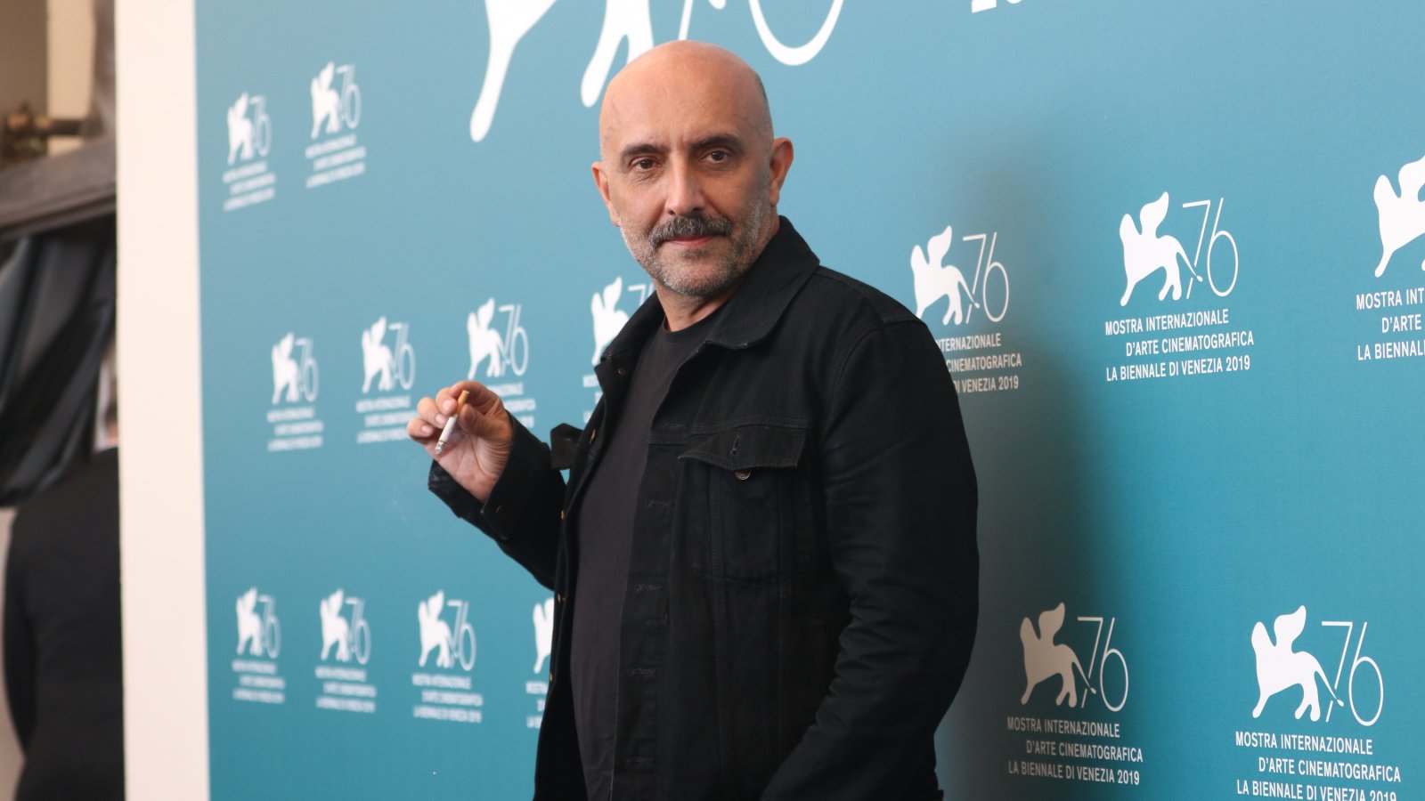 Gaspar Noé al photocall della Mostra del Cinema di Venezia