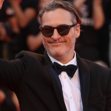 Venezia 2019: Joaquin Phoenix  sul red carpet di Joker