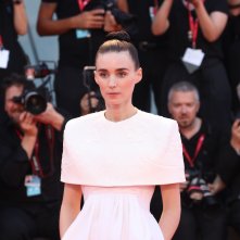 Venezia 2019: Rooney Mara sul red carpet di Joker