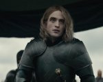 Il Re, un esperto di Medioevo boccia il film Netflix: 'Robert Pattinson sembra un mucchio di spazzatura'
