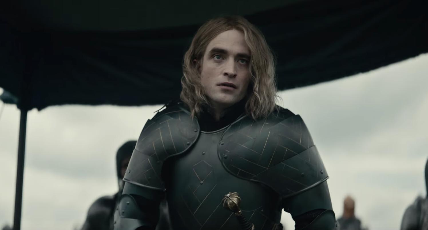 Il Re, un esperto di Medioevo boccia il film Netflix: 'Robert Pattinson sembra un mucchio di spazzatura'