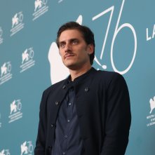Venezia 2019: uno scatto di Luca Marinelli al photocall di Martin Eden