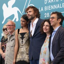 Venezia 2019: uno scatto del cast al photocall di Guest of Honour