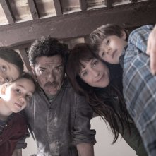 Mio fratello rincorre i dinosauri: una scena con Isabella Ragonese e Alessandro Gassman