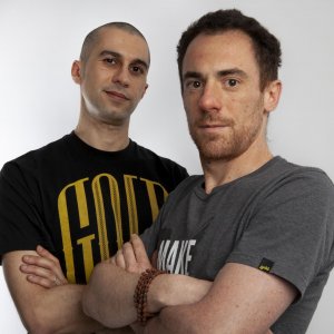 Segnale d'allarme - La mia battaglia VR: Elio Germano e Omar Rashid in una foto promozionale