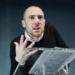 Segnale d'allarme - La mia battaglia VR: Elio Germano