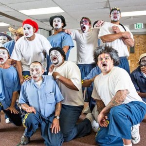 45 Seconds of Laughter: il gruppo di detenuti in maschera