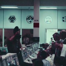 Apollo 11: la sala di controllo missione in una scena del documentario