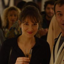 Gloria Mundi: Anaïs Demoustier e Robinson Stévenin in una scena