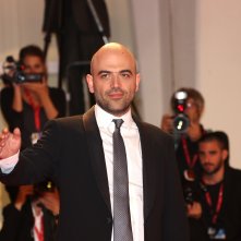 Venezia 2019: Roberto Saviano sul red carpet di ZeroZeroZero